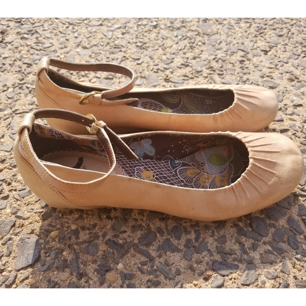 Report distreased leather ankle strap flat